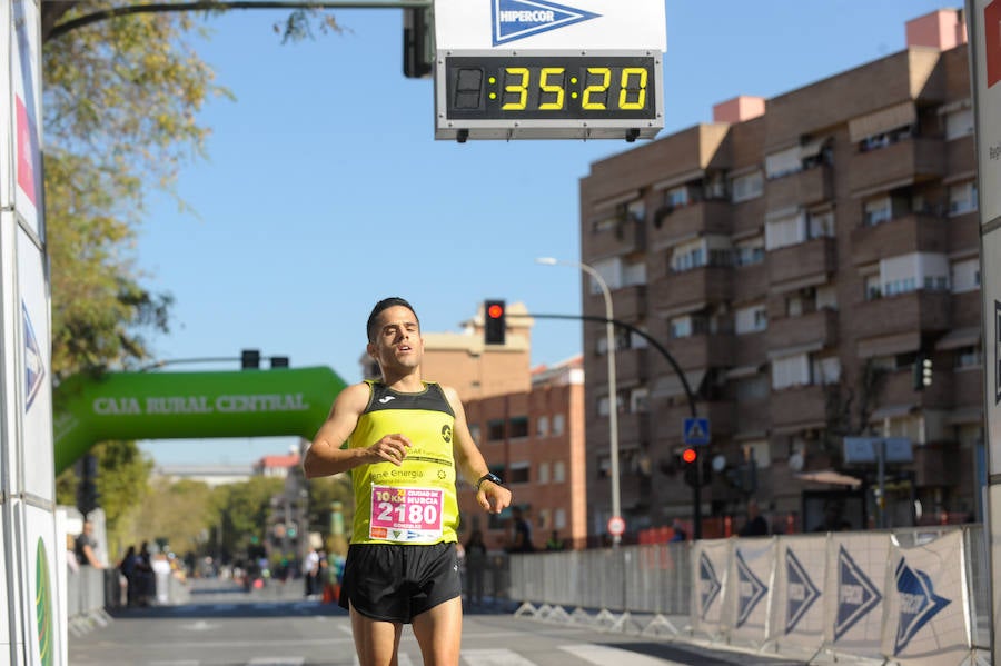 Andrés Mico consigue la victoria en 1 hora y 9 minutos, mientras que Inma Pérez hace una marca de 1 hora y 26 minutos y se lleva la prueba femenina