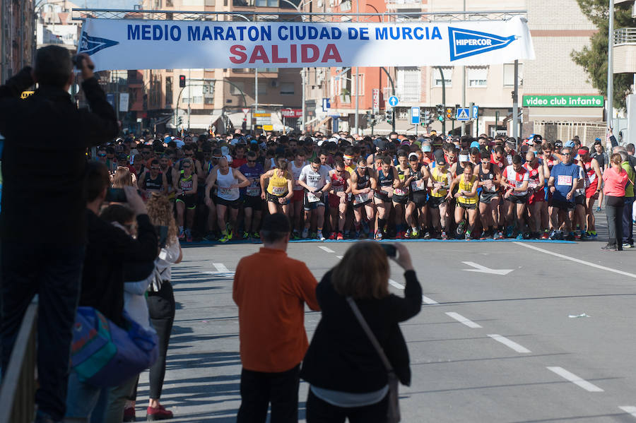 Andrés Mico consigue la victoria en 1 hora y 9 minutos, mientras que Inma Pérez hace una marca de 1 hora y 26 minutos y se lleva la prueba femenina