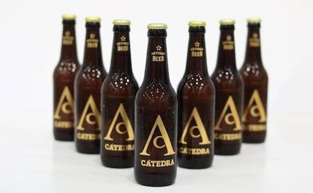 La cerveza Cátedra de Fuente Álamo.