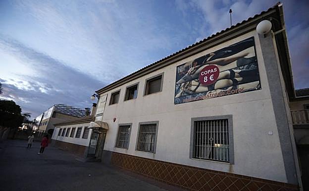 Fachada del club de alterne del Polígono Industrial Oeste donde se ha producido el incendio. 