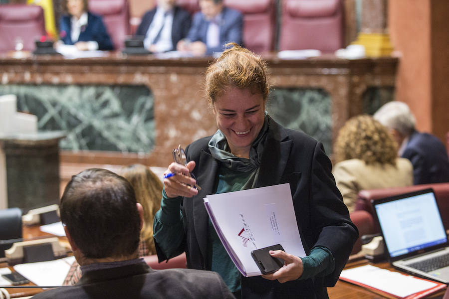 Los taxistas temen un desembarco de empresas de vehículos con conductor en Semana Santa y Fiestas de Primavera