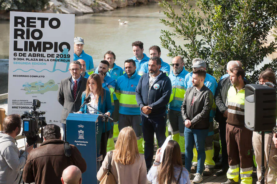 La actividad, que consiste en recoger residuos del río Segura y en concienciar sobre la importancia de mantener el entorno limpio, tendrá lugar a partir de las 9:30 horas en la Plaza de la Cruz Roja de Murcia