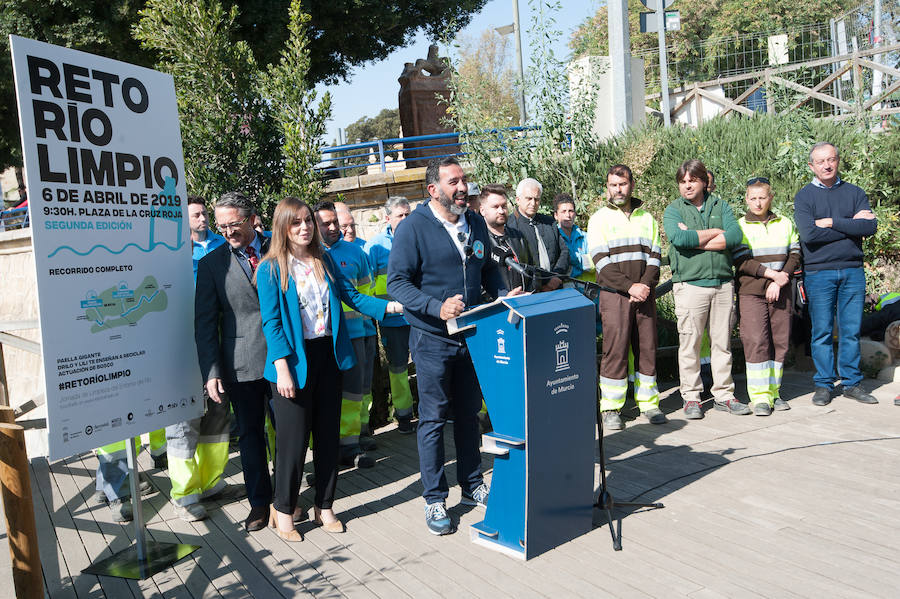 La actividad, que consiste en recoger residuos del río Segura y en concienciar sobre la importancia de mantener el entorno limpio, tendrá lugar a partir de las 9:30 horas en la Plaza de la Cruz Roja de Murcia