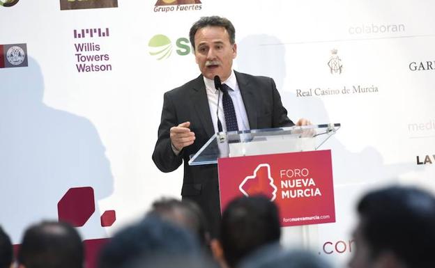 Machín, en la conferencia del Foro Nueva Murcia.