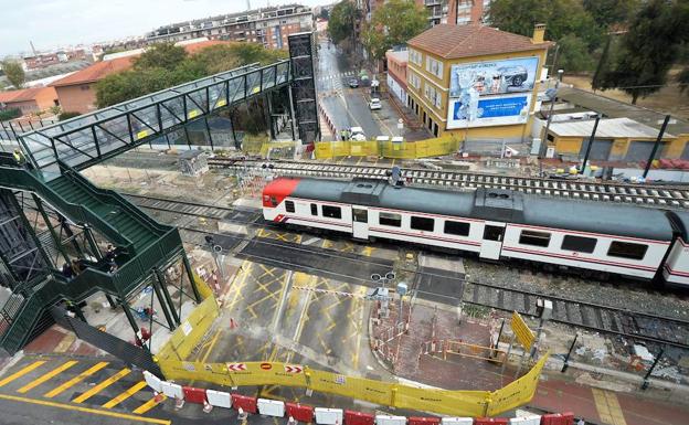 Corte del paso a nivel de Santiago el Mayor por las obras de soterramiento del AVE.