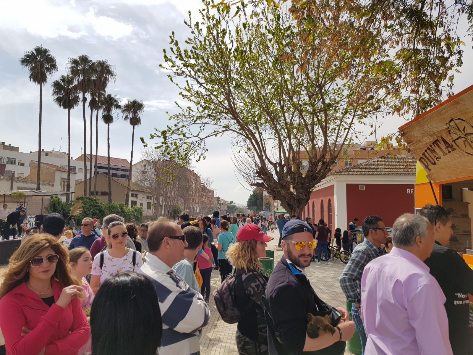 Los participantes realizaron 12 ecotalleres durante todo el recorrido y disfrutaron de un concierto, paella y espectáculo infantil