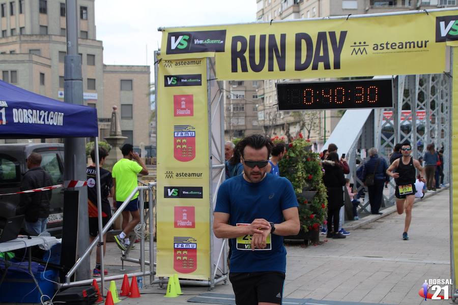 Francisco Pastor gana la prueba con un tiempo de 33:35 minutos en los 10 kilómetros, imponiéndose en féminas Saray Paredes con una marca de 42:15