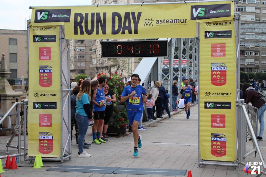 Francisco Pastor gana la prueba con un tiempo de 33:35 minutos en los 10 kilómetros, imponiéndose en féminas Saray Paredes con una marca de 42:15