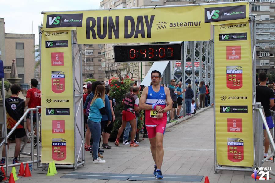 Francisco Pastor gana la prueba con un tiempo de 33:35 minutos en los 10 kilómetros, imponiéndose en féminas Saray Paredes con una marca de 42:15