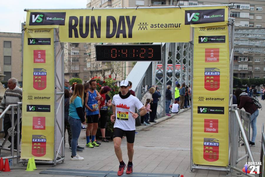 Francisco Pastor gana la prueba con un tiempo de 33:35 minutos en los 10 kilómetros, imponiéndose en féminas Saray Paredes con una marca de 42:15