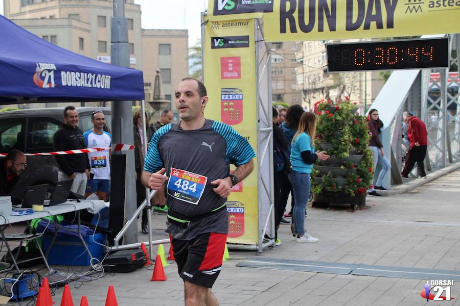 Francisco Pastor gana la prueba con un tiempo de 33:35 minutos en los 10 kilómetros, imponiéndose en féminas Saray Paredes con una marca de 42:15