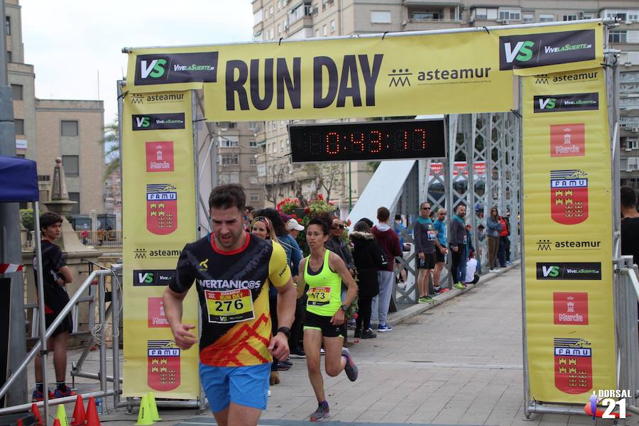 Francisco Pastor gana la prueba con un tiempo de 33:35 minutos en los 10 kilómetros, imponiéndose en féminas Saray Paredes con una marca de 42:15