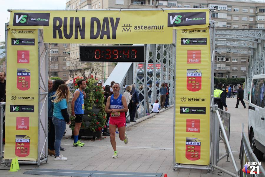 Francisco Pastor gana la prueba con un tiempo de 33:35 minutos en los 10 kilómetros, imponiéndose en féminas Saray Paredes con una marca de 42:15