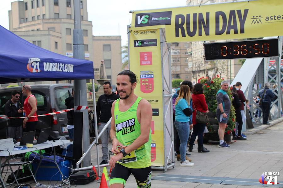 Francisco Pastor gana la prueba con un tiempo de 33:35 minutos en los 10 kilómetros, imponiéndose en féminas Saray Paredes con una marca de 42:15