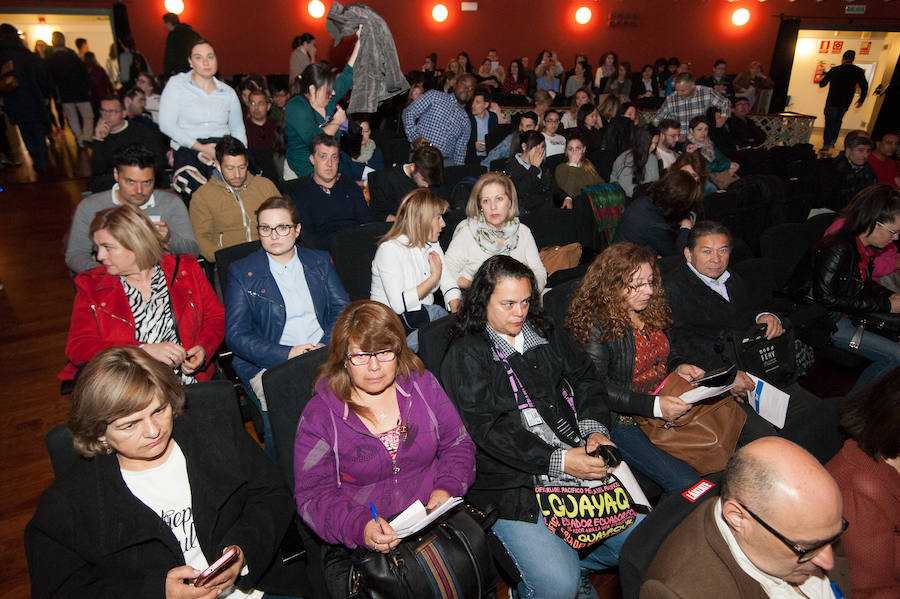 El proyecto, organizado por el SEF y en colaboración con la iniciativa 'Locura por vivir', tuvo su primer día de actividad este martes en el Teatro Circo de Murcia