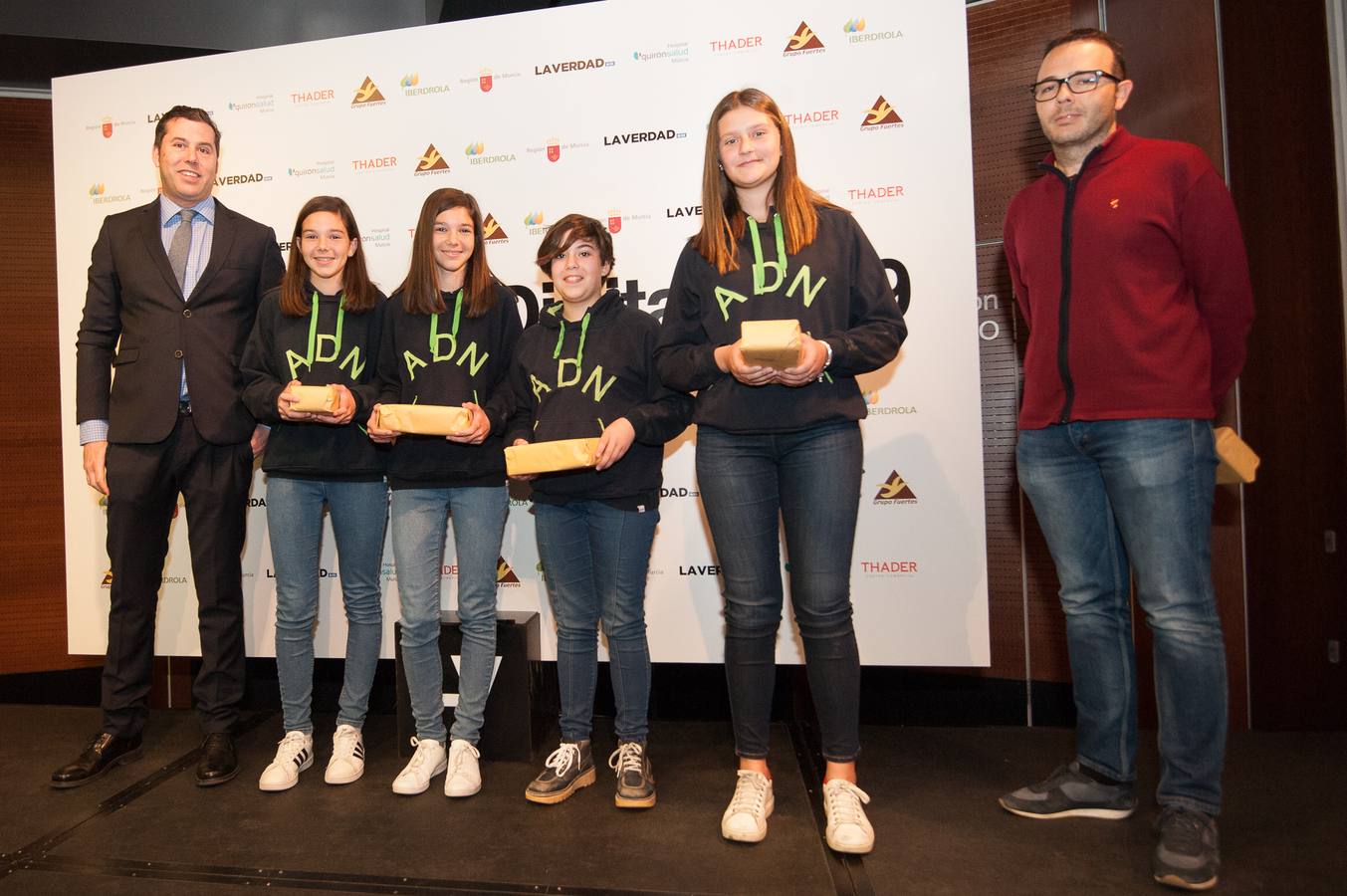 Los grupos Cazanoticias 3.0, Los Metamórficos, Weare2, Chiripifláuticos, Los Periodistas sin Fronteras y Diario IP, ganadores de la décima edición del concurso escolar 'Mi Periódico Digital'