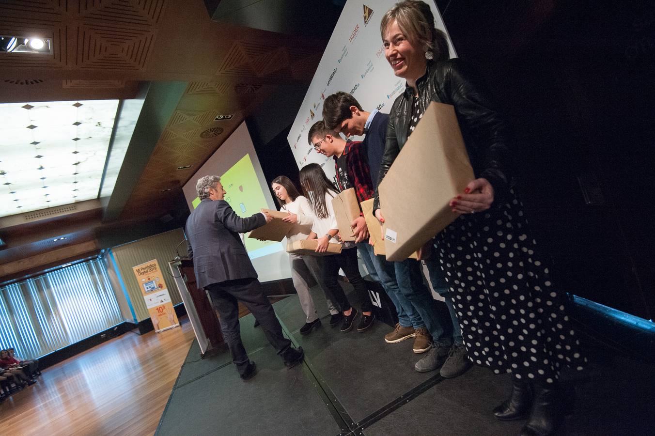 Los grupos Cazanoticias 3.0, Los Metamórficos, Weare2, Chiripifláuticos, Los Periodistas sin Fronteras y Diario IP, ganadores de la décima edición del concurso escolar 'Mi Periódico Digital'