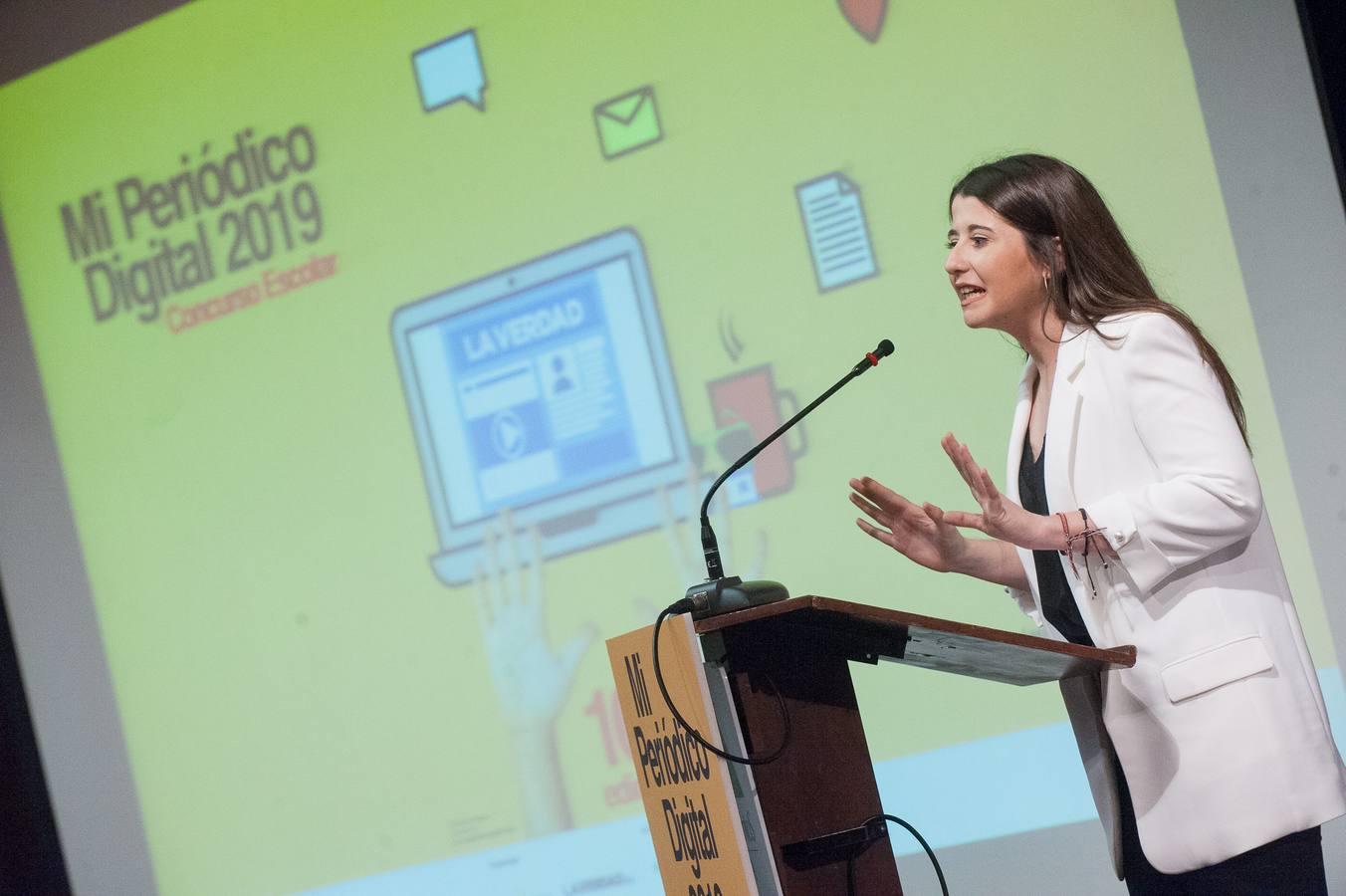 Los grupos Cazanoticias 3.0, Los Metamórficos, Weare2, Chiripifláuticos, Los Periodistas sin Fronteras y Diario IP, ganadores de la décima edición del concurso escolar 'Mi Periódico Digital'