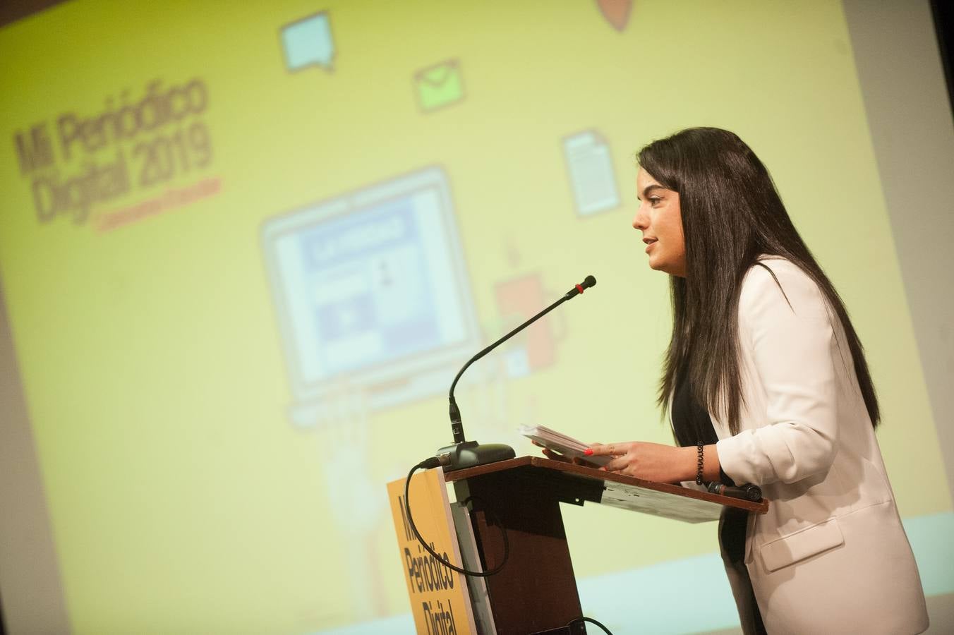 Los grupos Cazanoticias 3.0, Los Metamórficos, Weare2, Chiripifláuticos, Los Periodistas sin Fronteras y Diario IP, ganadores de la décima edición del concurso escolar 'Mi Periódico Digital'