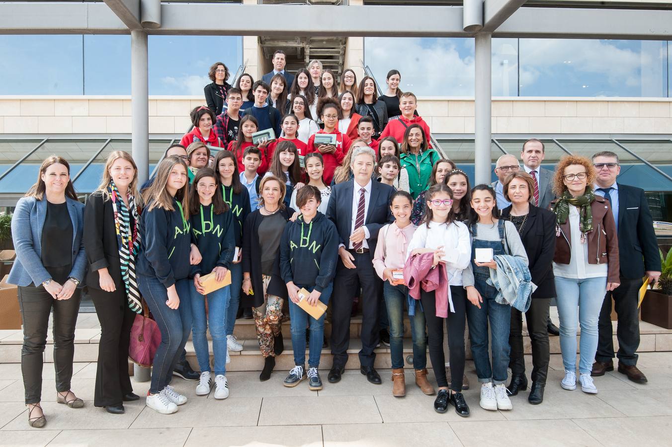 Los grupos Cazanoticias 3.0, Los Metamórficos, Weare2, Chiripifláuticos, Los Periodistas sin Fronteras y Diario IP, ganadores de la décima edición del concurso escolar 'Mi Periódico Digital'