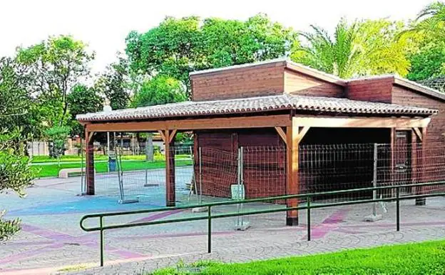 El quiosco bar instalado en el jardín abrirá las próximas semanas ayto