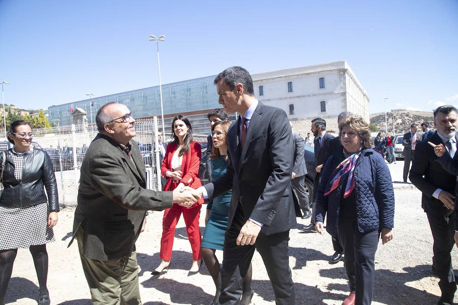 El presidente del Gobierno firmó en el Libro de Oro de la corporación municipal