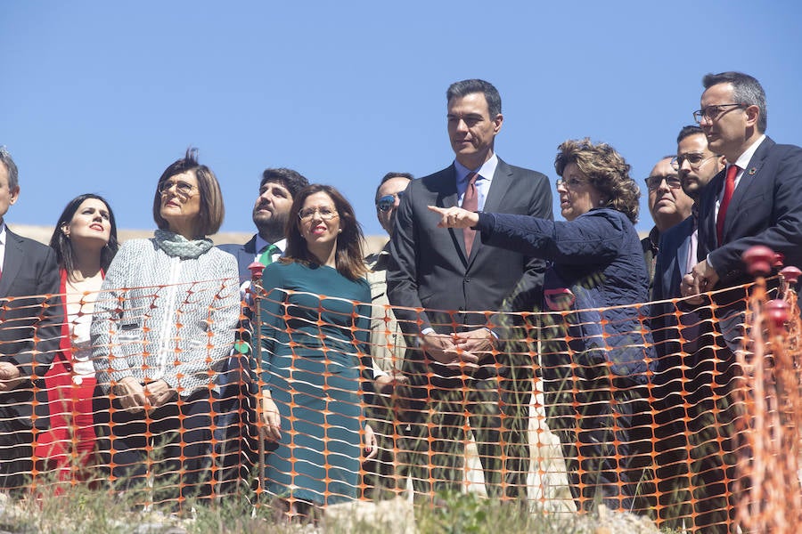 El presidente del Gobierno firmó en el Libro de Oro de la corporación municipal