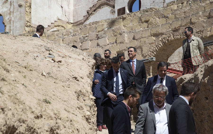 El presidente del Gobierno firmó en el Libro de Oro de la corporación municipal