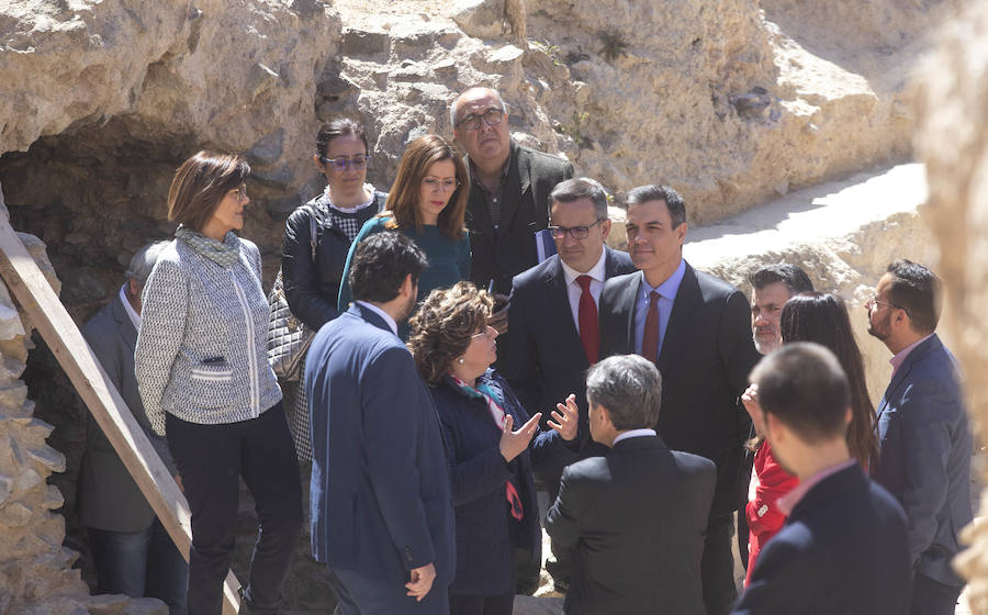 El presidente del Gobierno firmó en el Libro de Oro de la corporación municipal