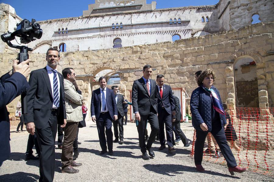El presidente del Gobierno firmó en el Libro de Oro de la corporación municipal