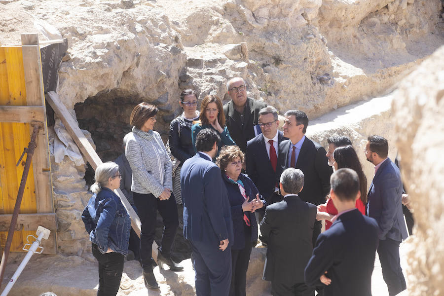 El presidente del Gobierno firmó en el Libro de Oro de la corporación municipal