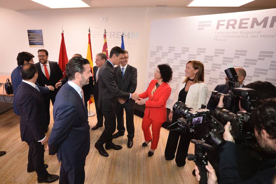 El presidente del Gobierno de España recibe una avalancha de reivindicaciones de empresarios y del Ejecutivo autónomo en su visita a la Región