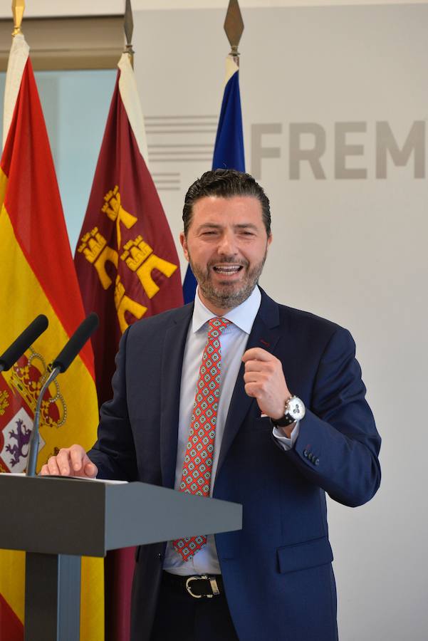 El presidente del Gobierno de España recibe una avalancha de reivindicaciones de empresarios y del Ejecutivo autónomo en su visita a la Región