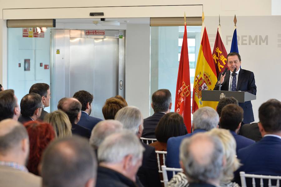 El presidente del Gobierno de España recibe una avalancha de reivindicaciones de empresarios y del Ejecutivo autónomo en su visita a la Región