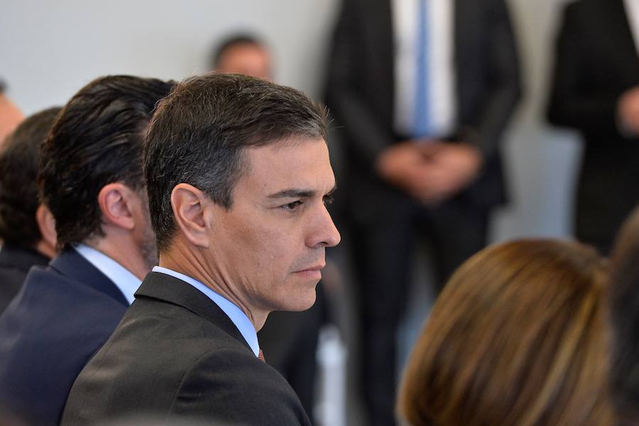 El presidente del Gobierno de España recibe una avalancha de reivindicaciones de empresarios y del Ejecutivo autónomo en su visita a la Región