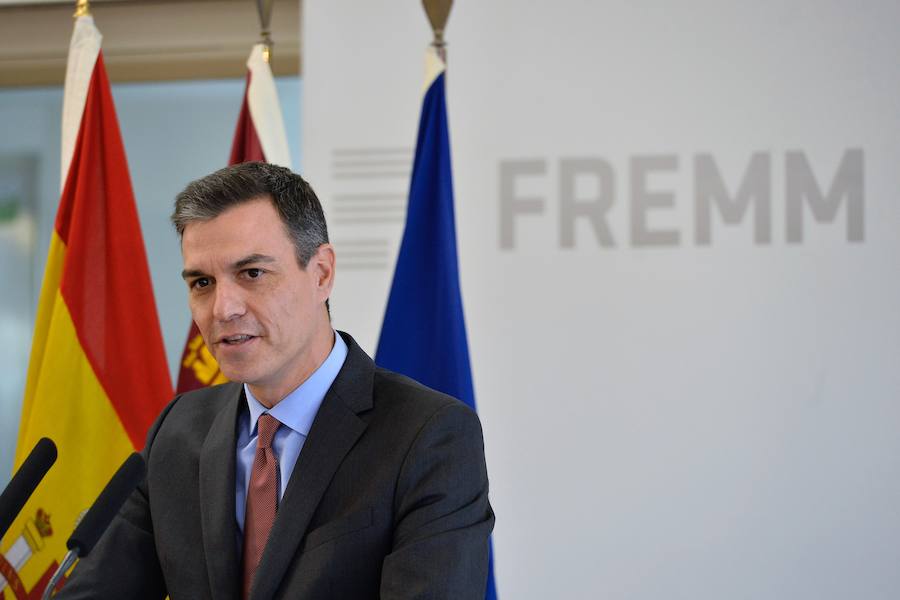 El presidente del Gobierno de España recibe una avalancha de reivindicaciones de empresarios y del Ejecutivo autónomo en su visita a la Región