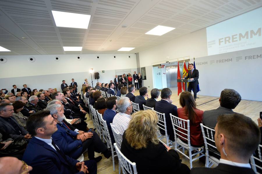 El presidente del Gobierno de España recibe una avalancha de reivindicaciones de empresarios y del Ejecutivo autónomo en su visita a la Región