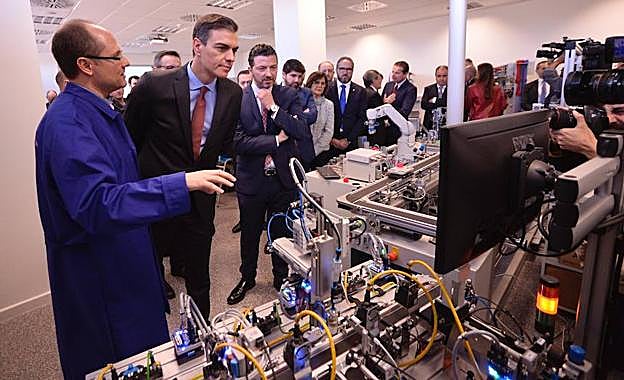 Pedro Sánchez, en su visita a las instalaciones de la Fremm en Murcia. 