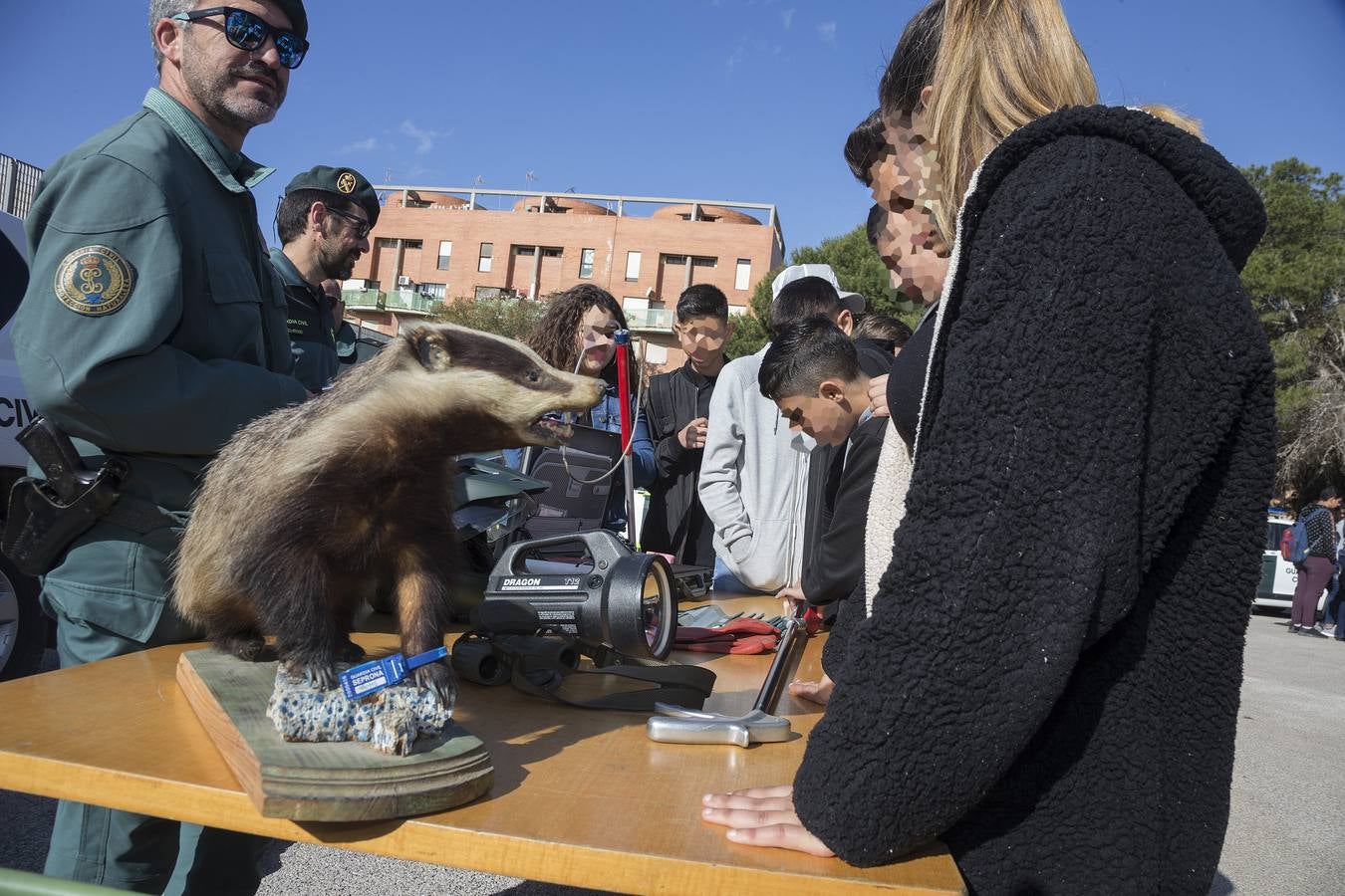 El Instituto Politécnico cierra este viernes su Semana de la Salud, en la que desde el pasado martes ha celebrado actividades formativas, exposiciones, talleres y exhibiciones, como la realizada por la Guardia Civil. En ella, los agentes mostraron su equipo de intervención.