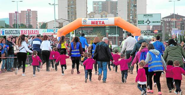 700 alumnos del Hispania corren contra el cáncer