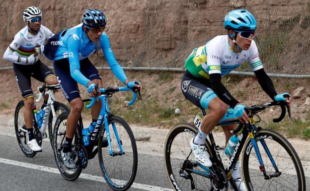 Miguel Ángel López (d), durante la Volta a Catalunya. 