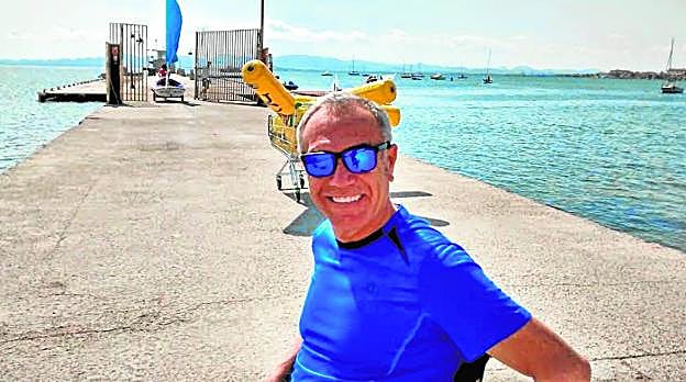 José Luis Montoya, presidente de ADA Mar Menor, en el embarcadero del CAR de Los Narejos, antes de salir a navegar. 