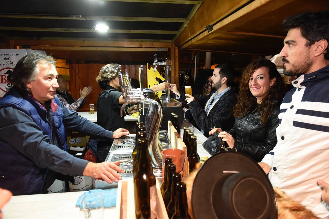 Los cerveceros pueden alcanzar su cielo particular en el Festival de la Cerveza, que celebra su segunda edición en la Plaza de la Universidad de Murcia. 