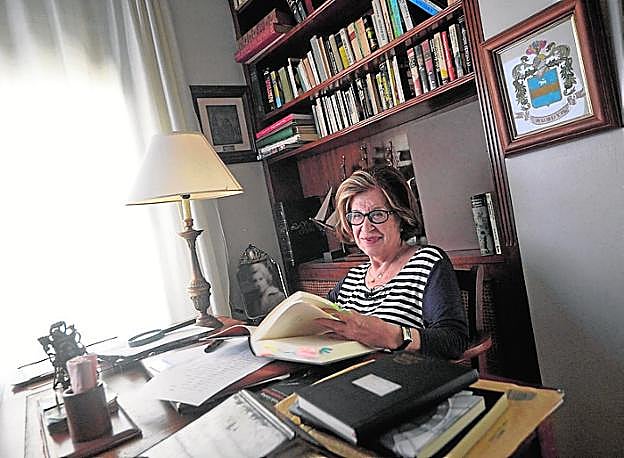 Dionisia García, en su casa de Murcia. 