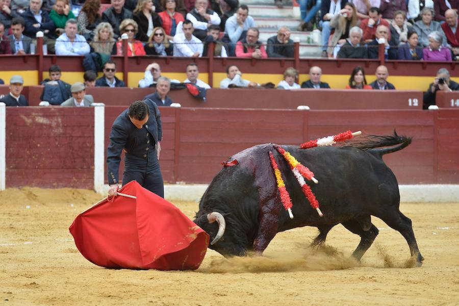El festival de la AECC celebra su XXV edición con un gran espectáculo. Trece orejas y tres rabos en un festejo de alto nivel artístico