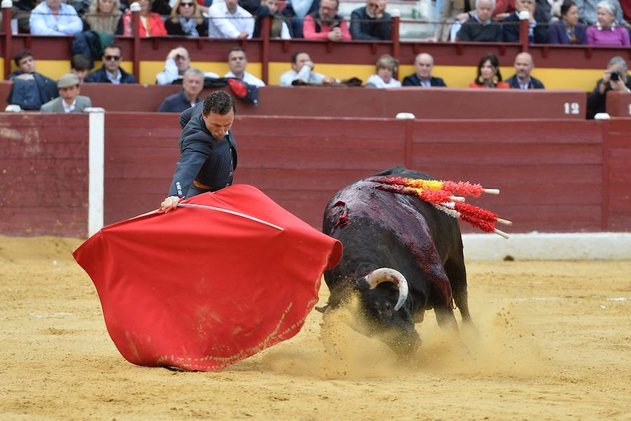 El festival de la AECC celebra su XXV edición con un gran espectáculo. Trece orejas y tres rabos en un festejo de alto nivel artístico
