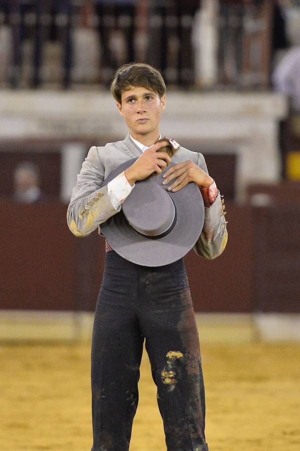 El festival de la AECC celebra su XXV edición con un gran espectáculo. Trece orejas y tres rabos en un festejo de alto nivel artístico
