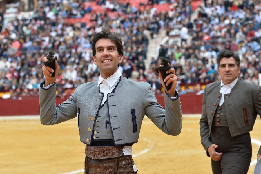 El festival de la AECC celebra su XXV edición con un gran espectáculo. Trece orejas y tres rabos en un festejo de alto nivel artístico