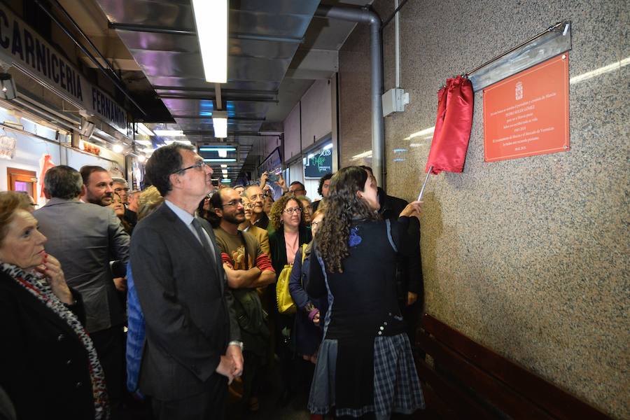 En el día que cumpliría 76 años, el también cronista oficial de la ciudad, que falleció el pasado mes de noviembre, fue el protagonista de un acto en el que se presentó las insignias con las que contará por la labor llevada a cabo