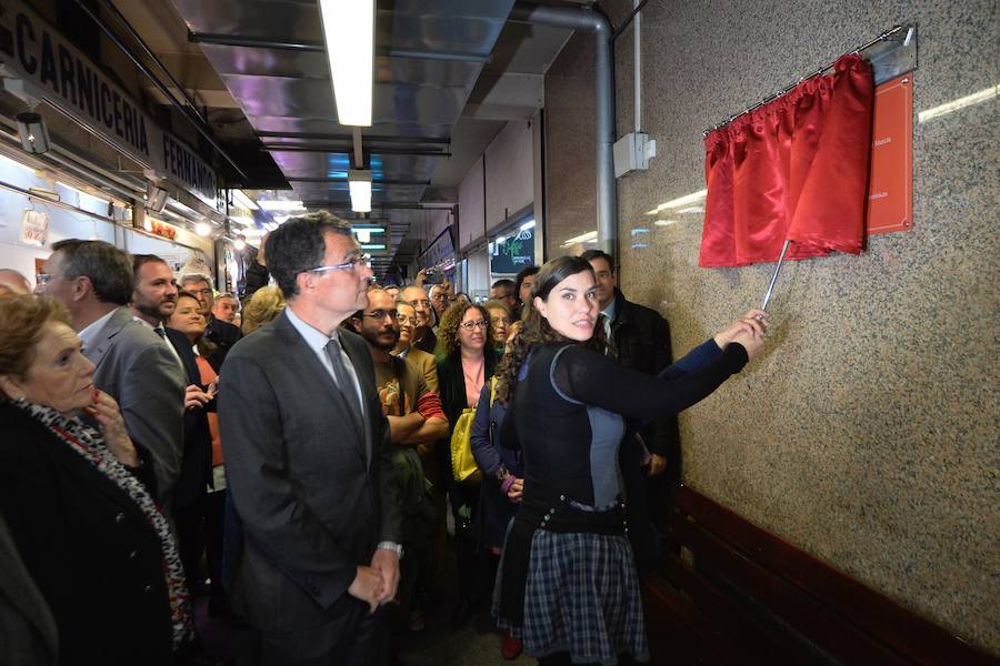 En el día que cumpliría 76 años, el también cronista oficial de la ciudad, que falleció el pasado mes de noviembre, fue el protagonista de un acto en el que se presentó las insignias con las que contará por la labor llevada a cabo